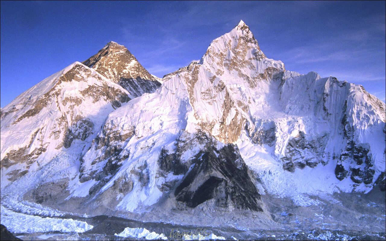 Il classico panorma del Sagarmatha (Everest) e Nuptse dal Kala Patthar in Nepal