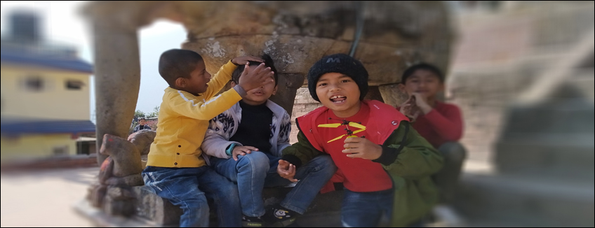 Nepal, Kirtipur, bambini gioiosi