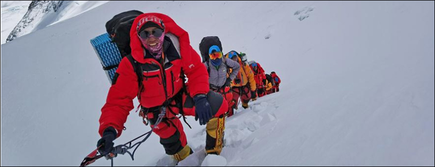 Spedizione Everest 2020: alpinisti cinesi in salita al campo avanzato a 7027 metri.