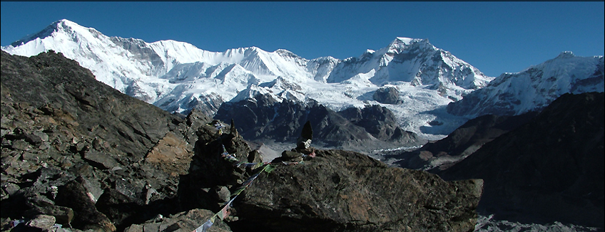 Nepal, trekking dei tre passi, panorama dal Renjo la verso il Cho Oyu